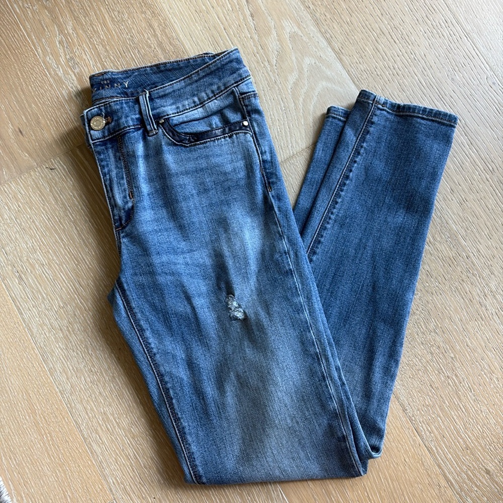 White House Black Market The Skinny distressed jean Size 4